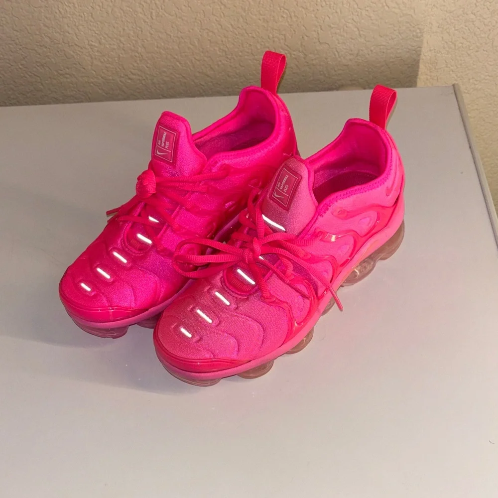 Women's Pink Nike Vapor Max - Picture 1 of 3